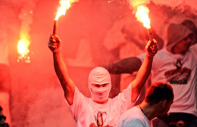 Lengyel futball-huligánok 2015-ben, Varsóban. Fotó: MediaPictures.pl / Shutterstock.com